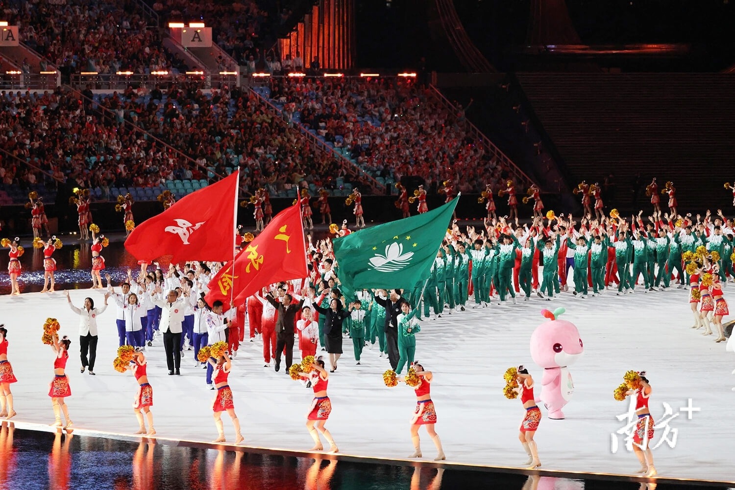 格纳布里：获得巨额收入后曾沉迷奢侈消费，母亲劝我脚踏实地